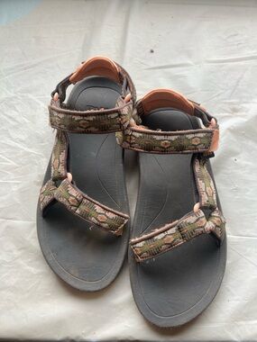 TEVA Aztec Peach and Olive Green Water Hiking Sandals Size 4.